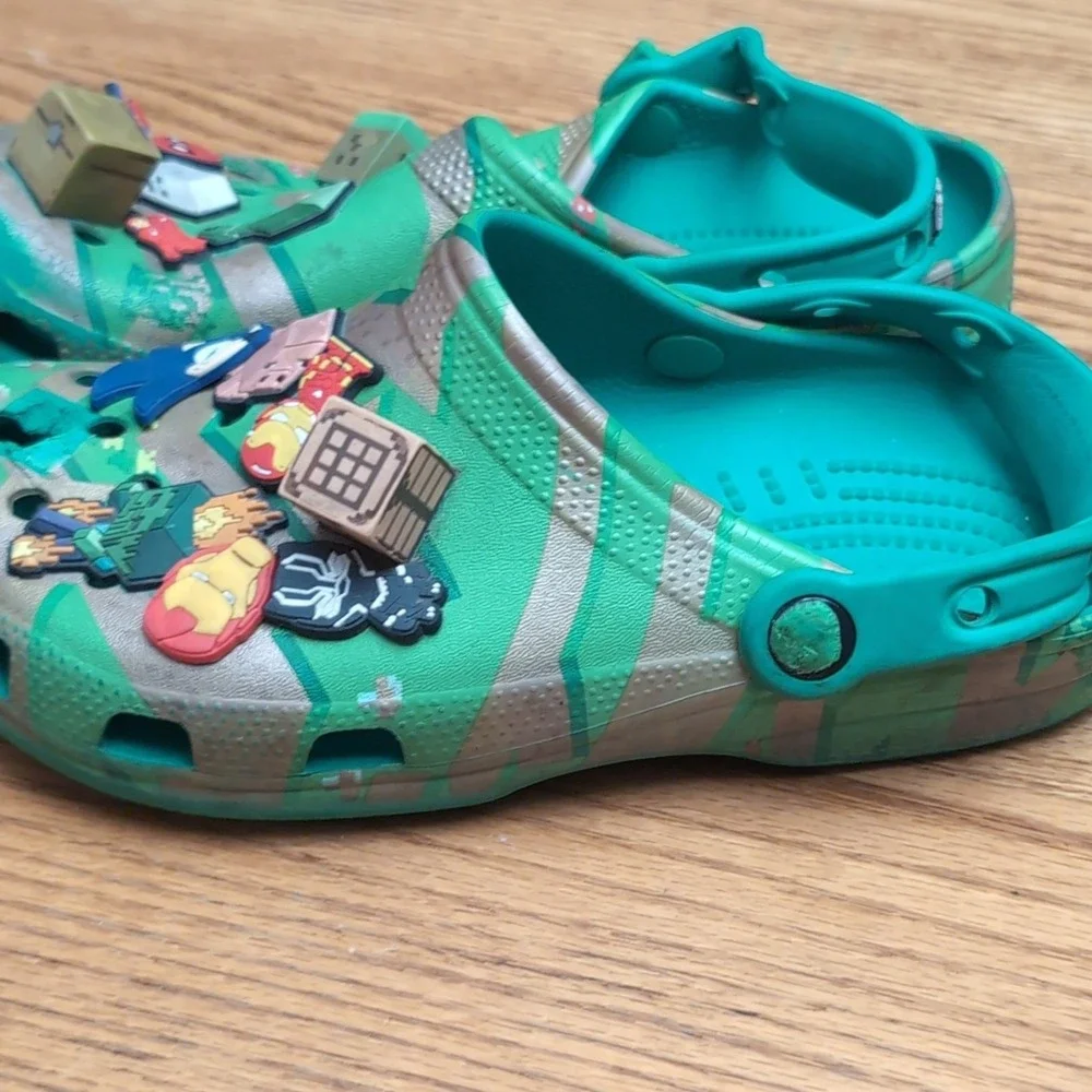Crocs Minecraft Classic Clogs Unisex Kids J5 Green Bronze Slip On Jibbitz Print